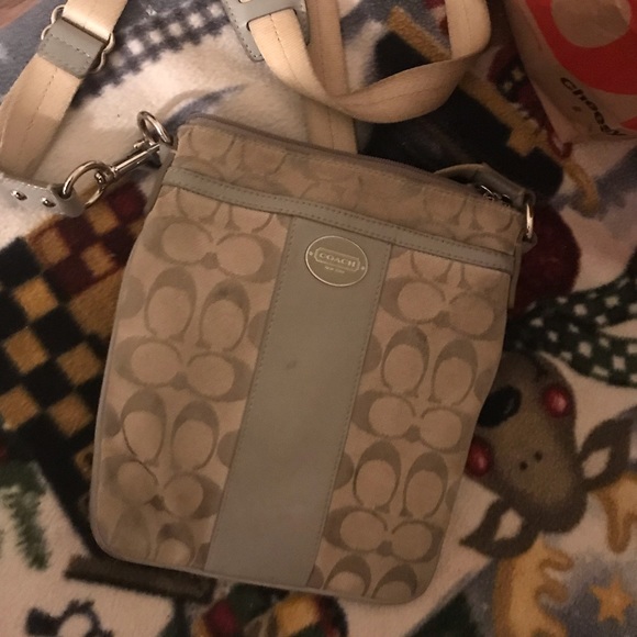 Coach Handbag - Picture 2 of 2